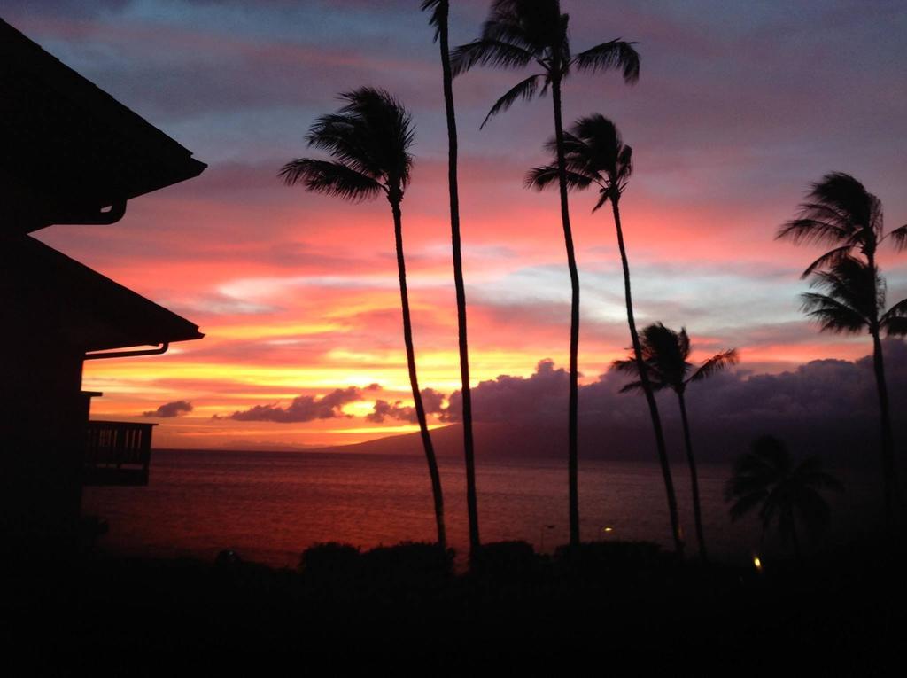 Mahina Surf 220 By Redawning Aparthotel Lahaina Exteriör bild